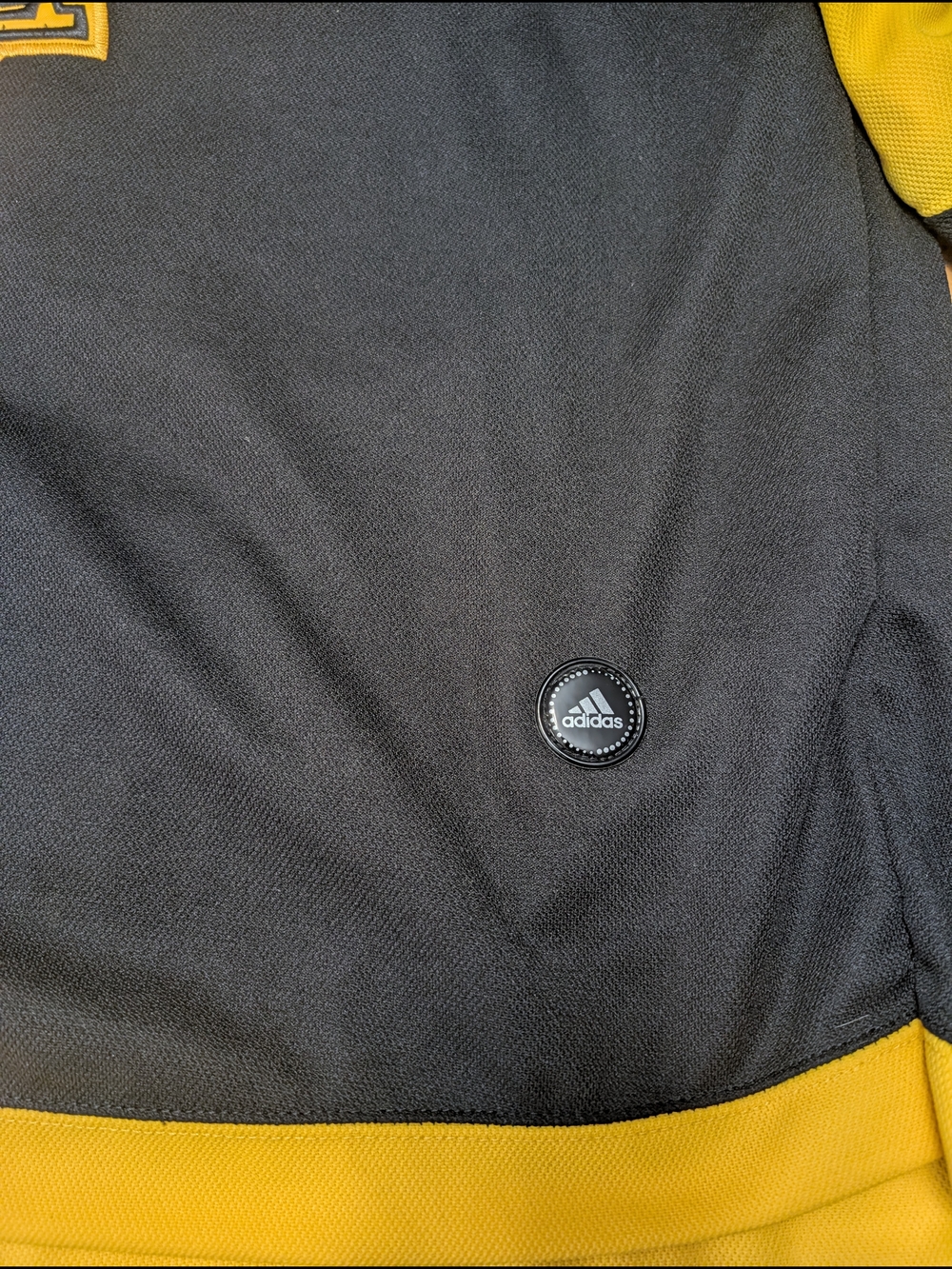 Adidas Black and Yellow NHL Hockey Jersey with Captain 'C' Sydney Crosby 87 - Picture 4 of 7